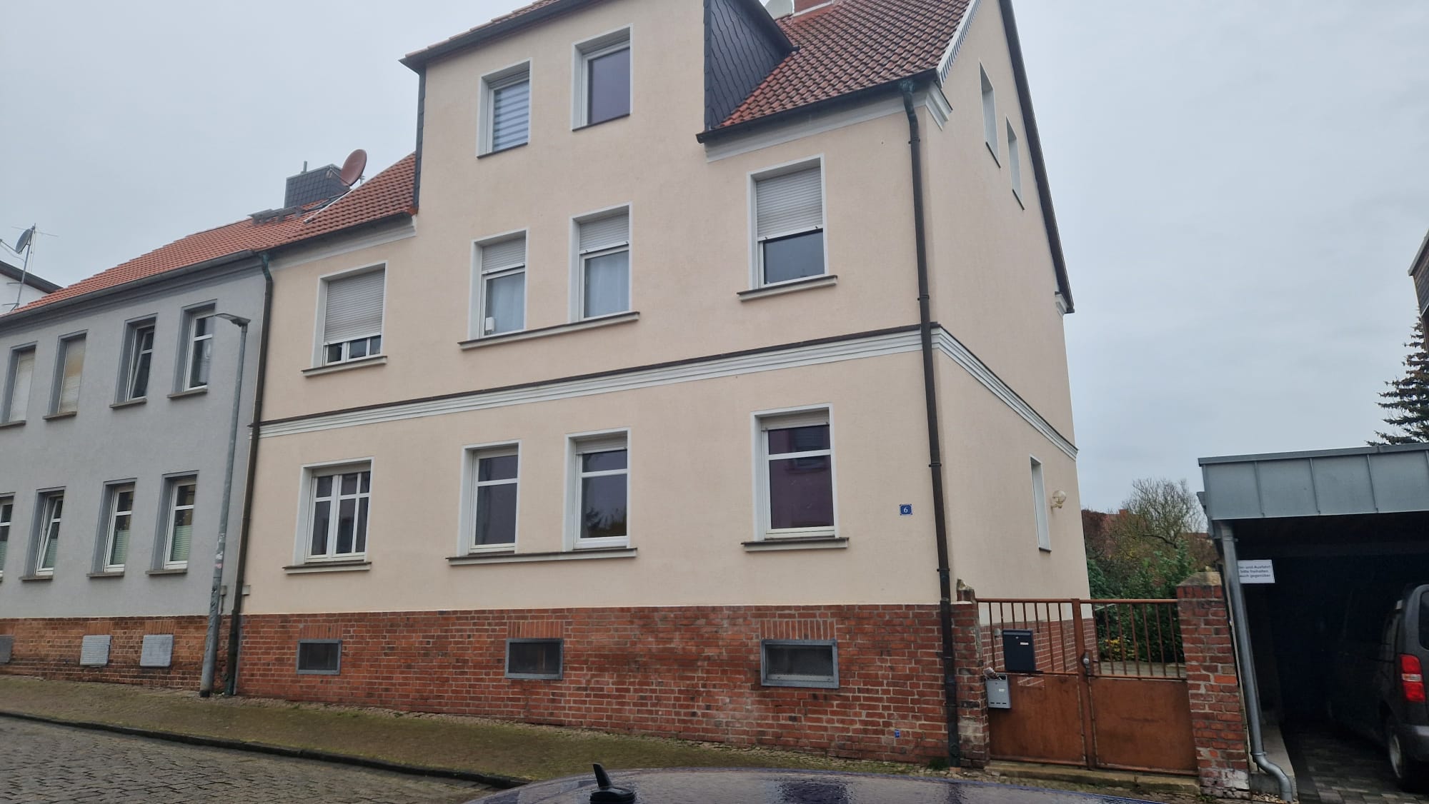 Du betrachtest gerade Gepflegtes Dreifamilienhaus mit Garten in ruhiger Lage von Dessau-Roßlau !
